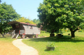 Belle Roulotte unique en pleine campagne Au Jardin de la Vouivre